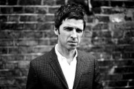 Новое видео Noel Gallagher's High Flying Birds – Everybody's On The Run