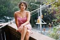 Новое видео Норы Джонс (Norah Jones) – Everybody Needs A Best Friend