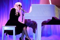 Концерту Lady GaGa в Париже помешала непогода