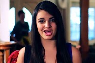 Friday Ребекки Блэк набирает 100 миллионов просмотров на Youtube