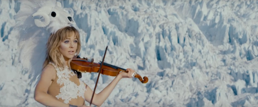 Lindsey Stirling — I Wonder As I Wander, новый клип